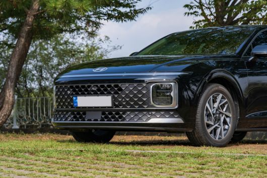 토요타 크라운 하이브리드.