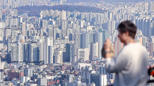 서울 중구 남산에서 바라본 아파트 단지. 뉴스1