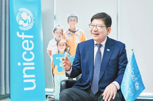 유니세프 한국위원회 정갑영 회장은 인터뷰 내내 ‘기부문화 선진화’를 강조했다. 한국이 도움을 받는 개도국에서 도움을 주는 선진국으로 전환된 유일한 나라이기에 그 위상에 맞는 기부 문화가 정착돼야 한다고 했다. 프리랜서 조인기