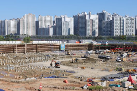 경기도 고양시 덕양구 도내동 창릉지구에서 한국토지주택공사(LH) 공공주택지구 건설 작업이 진행되고 있다. 연합뉴스