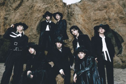 스트레이 키즈(Stray Kids)가 SKZ IT TAPE(스키즈 잇 테이프) 'DO IT'(두 잇)으로 '빌보드 200' 8연속 1위 진입에 성공했다. 사진 JYP엔터테인먼트