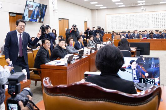 3일 국회 법제사법위원회 제16차 전체회의에서 신동욱 국민의힘 의원이 발언하고 있다. 뉴스1