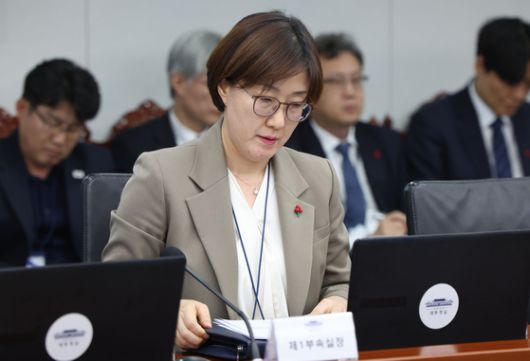 문진석 민주당 원내수석부대표와 김남국 대통령실 비서관이 나눈 텔레그램 대화. 사진 뉴스핌