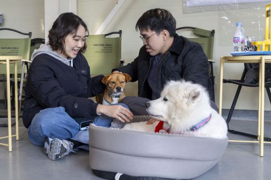 태국인 아내와 sns를 보고 방문한 정선호씨(30)는 ″문을 열고 들어서자마자 아이들이 환대해줘서 고마웠다″고 했다. 장진영 기자
