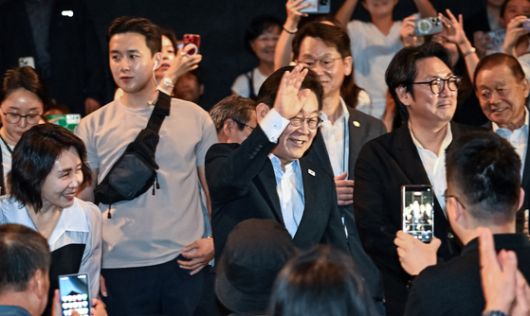 배우 조진웅이 유튜브 채널에 출연해 12·3 내란사태에 대해 언급했다. 사진 유튜브 캡처