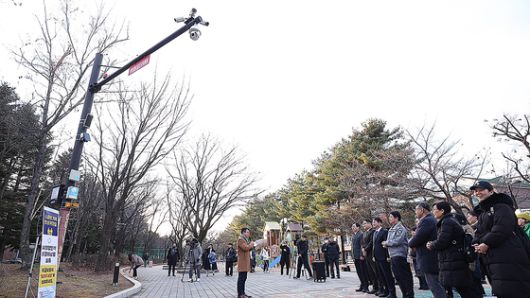 고양도시관리공사는 고양시, 고양산업진흥원, 일산동부경찰서와 함께 지난 9일 고양시 밤가시마을에서‘AI 방향 인식 비명 비상벨을 활용한 범죄예방 대응 시스템 실증 제막식’을 개최했다. 사진 고양시