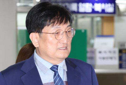 윤영호 전 통일교 세계본부장은 노영민 전 대통령 비서실장에 대해 "여권 쪽 어프로치한 두개 라인" 중 하나라고 이현영 전 통일교 부회장에게 설명했다. 뉴스1