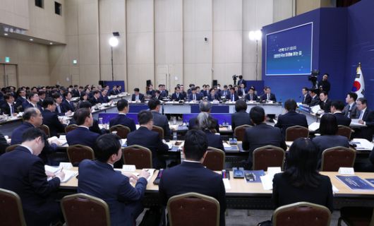 송경희 개인정보보호위원회 위원장이 12일 세종시 정부세종컨벤션센터에서 열린 '혁신과 신뢰로 도약하는 대한민국' 과학기술통신부(우주항공청),개인정보보호위원회,방송미디어통신위원회 업무보고에서 발언을 하고 있다. 대통령실사진기자단