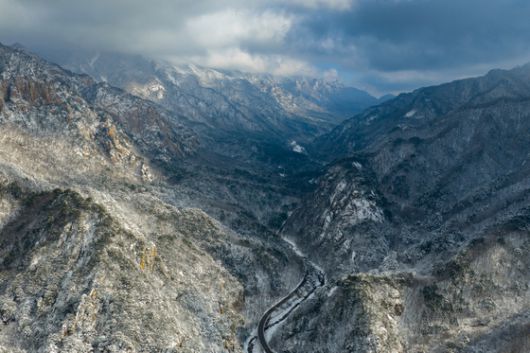 14일 설악산국립공원 일대에 설치된 ASF 차단 울타리 일부가 철거된 모습. 천권필 기자