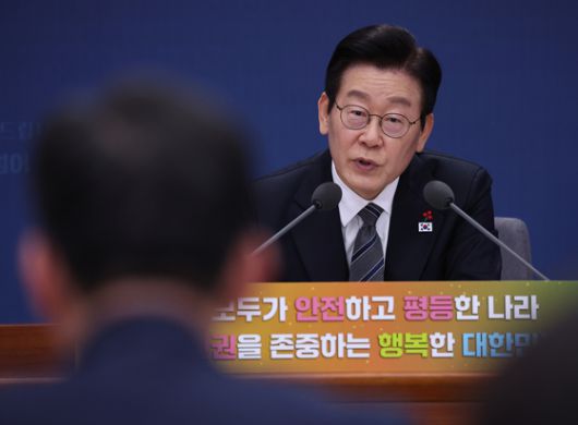 정성호 법무부 장관이 19일 정부서울청사 별관에서 열린 법무부(대검찰청), 성평등가족부 업무보고에서 발언하고 있다. 대통령실사진기자단