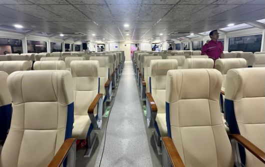 한강버스에 직접 탑승한 오세훈 서울시장. 문희철 기자