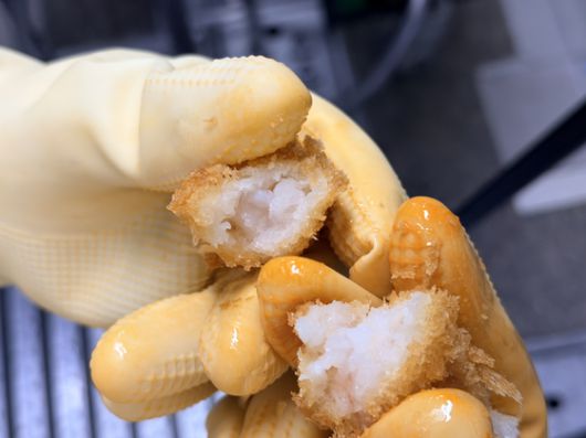 지난 1일 오후 제주시 제주여자상업고등학교 급식종사자들이 급식실 조리공간에서 업무를 하고 있다. 최충일 기자