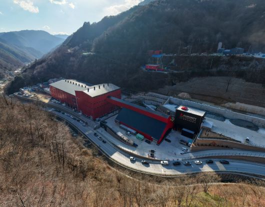 시험 가동을 거쳐 2026년 상반기 텅스텐 본격 생산에 들어가는 영월군 상동읍 알몬티대한중석의 선광장 전경. 김정훈 기자