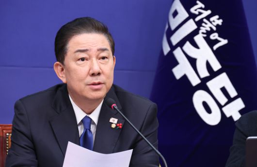 김병기 더불어민주당 원내대표가 24일 국회에서 열린 최고위원회의에서 발언하고 있다. 임현동 기자