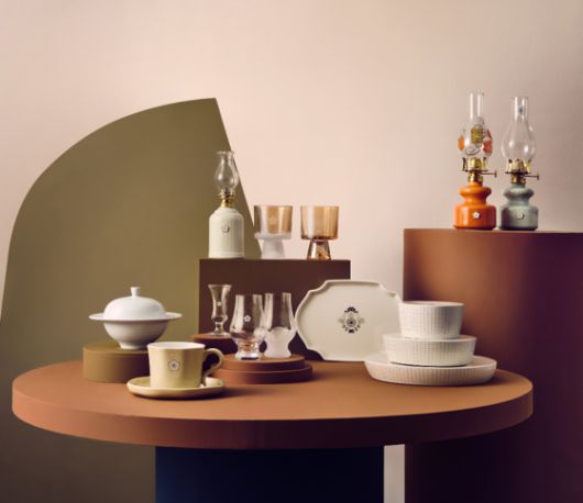 덕수궁을 주제로 황실의 오얏꽃 문양과 근현대 건축물·오브제의 조형적 형태를 재현한 문화상품. 사진 국가유산진흥원