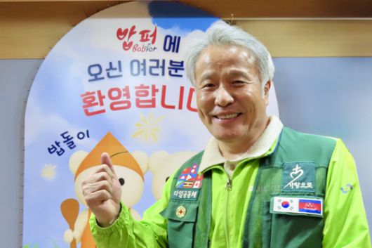 '밥퍼' 최일도 목사가 지난 19일 동대문구청을 상대로 한 행정소송 2심에서 승소한 뒤 미소 짓고 있다. 김홍준 기자