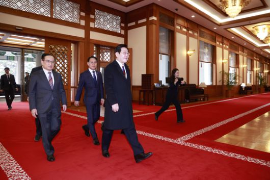 이재명 대통령이 청와대에 첫 출근한 29일 청와대에 봉황기가 게양돼 있다. 뉴스1