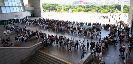 국립중앙박물관에 늘어선 관객 줄. [뉴시스]