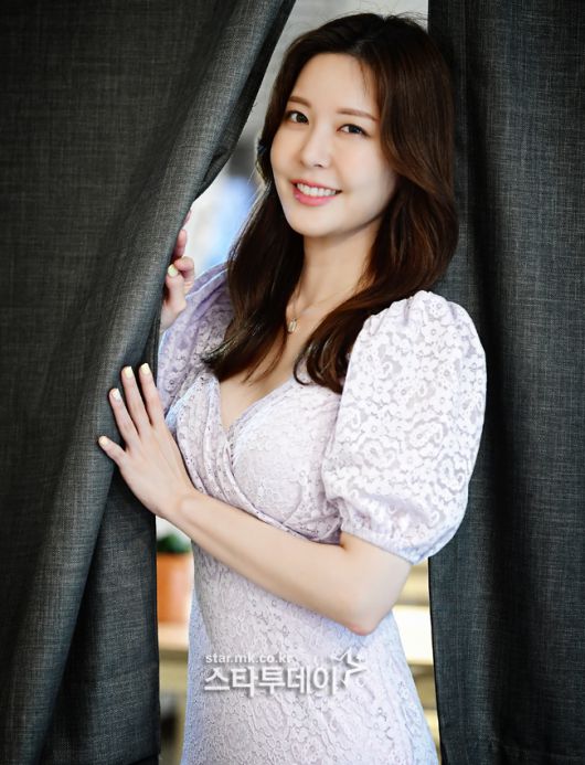 이현주 아나운서는 비혼주의자는 아니라며, 좋은 인연을 만나 결혼하고 싶다고 말했다. 사진|강영국 기자