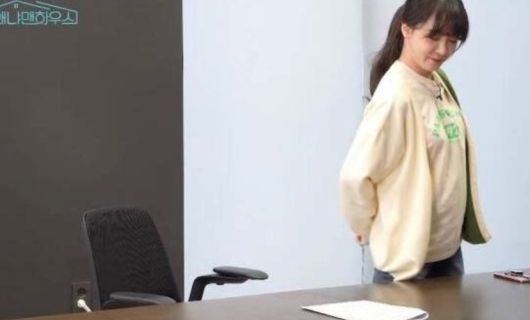 청불 영화 '내부자'들을 패러디해 '19금 개인기'로 논란에 휩싸인 김민아.  사진| '왜냐맨하우스' 영상 캡처