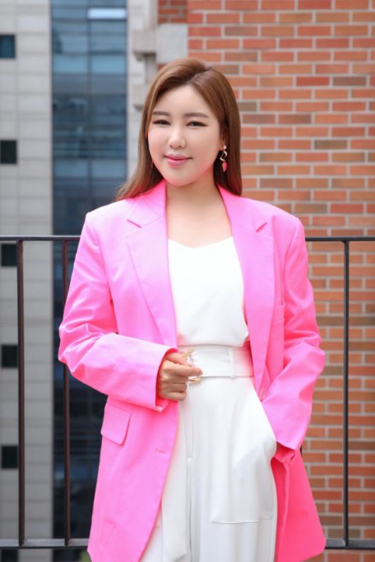 전국투어 콘서트를 앞두고 인터뷰를 자청한 송가인. 제공l포켓돌스튜디오