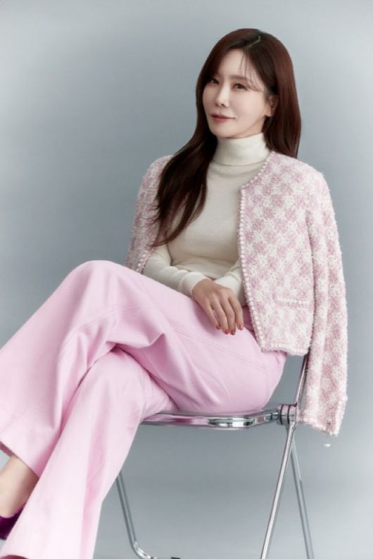 김정은은 “돈과 괴력을 모두 갖추고 ‘플렉스’ 하는 인물이어서 카타르시스를 많이 느꼈다”고 했다. 사진 ㅣ레드우즈