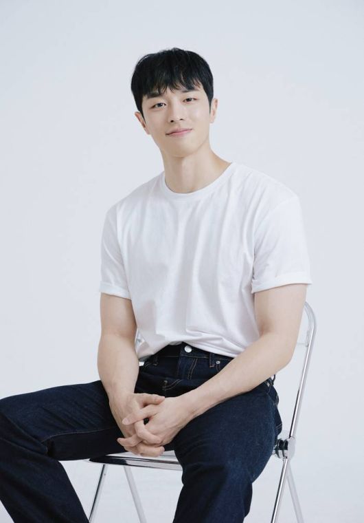 권혁이 ‘오지송’에서 최다니엘 전소민 장희령과 호흡을 맞춘 소감을 밝혔다. 사진|스튜디오 산타클로스엔터테인먼트