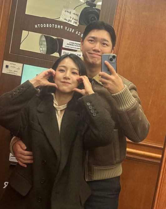 22기 톨싱특집에 출연했던 옥순과 경수가 부부가 됐다.