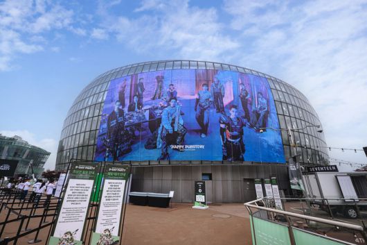 세븐틴 데뷔 10주년 행사가 진행된 세빛섬. 사진ㅣ플레디스엔터테인먼트