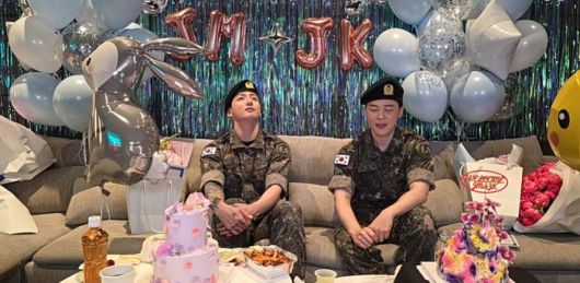 전역 기념 라이브 방송 중인 방탄소년단 정국과 지민. 사진ㅣ위버스 방송 캡처