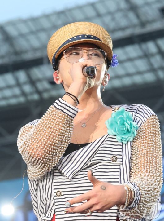 ‘흠뻑쇼’에 게스트로 나선 지드래곤. 사진ㅣ뉴스1