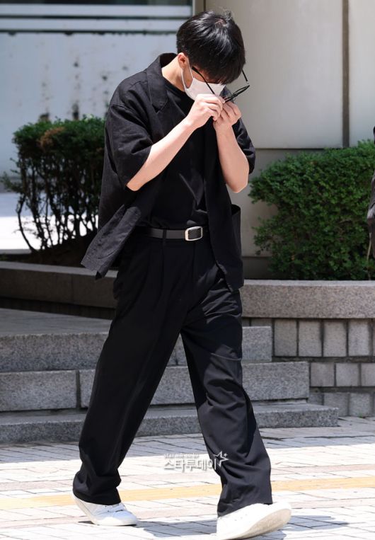 특수준강간 혐의로 불구속 기소된 그룹 NCT 출신 태일이 서울중앙지방법원에 출석했다. 사진ㅣ스타투데이DB