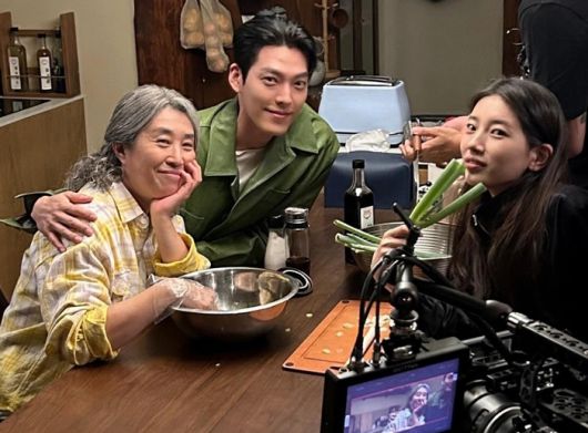 김우빈, 수지, 김미경. 사진|김우빈 인스타그램