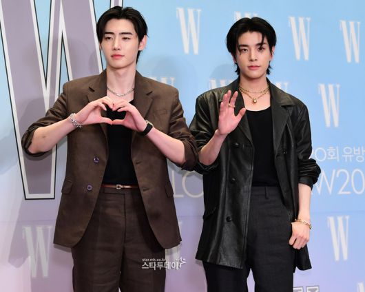 그룹 엔하이픈 성훈과 제이크. <강영국 기자>