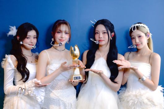 피프티피프티, ‘베스트 아티스트 10’ 수상