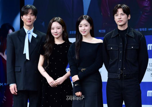 배우 박건일(왼쪽부터), 김민설, 함은정, 윤건일. <강영국 기자>