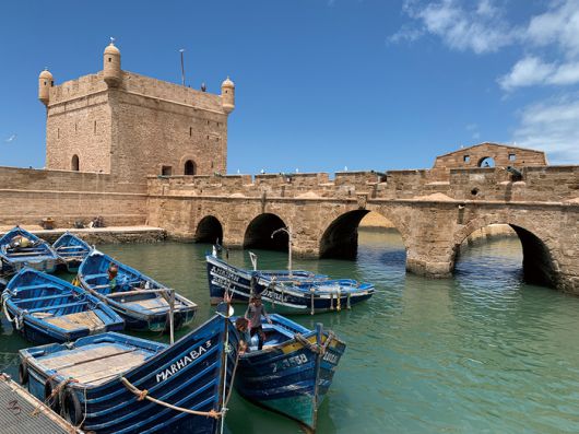 성벽으로 둘러싸인  모로코의 구시가지