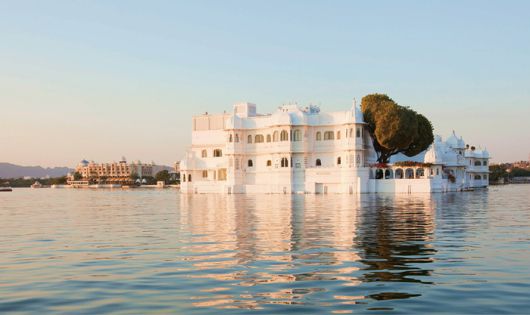 넬슨 만델라 전 남아프리카공화국 대통령이 『자유를 향한 기나긴 여정』을 집필한 요하네스버그의 삭슨 호텔(Saxon Hotel)은 대표적인 이색 숙소다.