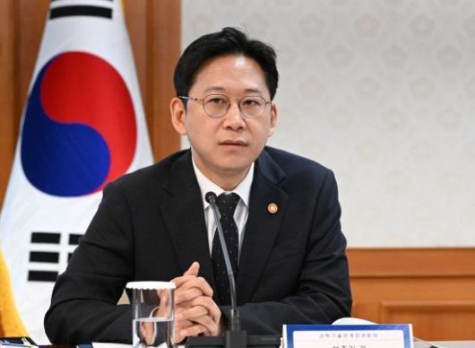 배경훈 과기부총리 겸 과학기술정보통신부 장관이 11월24일 서울 종로구 정부서울청사에서 열린 제1회 과학기술관계장관회의에서 참석, 발언하고 있다. 2025.11.24 조용준 기자