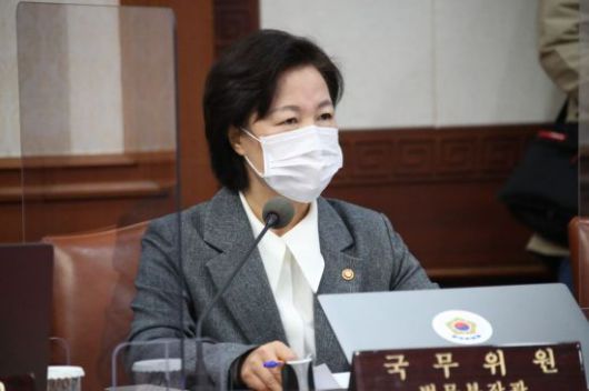 추미애 법무부 장관이 10일 정부서울청사에서 열린 국무회의에 참석한 모습이다. 사진=연합뉴스