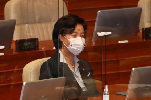 추미애 법무부 장관이 19일 서울 여의도 국회에서 열린 본회의에 참석했다. / 사진=연합뉴스