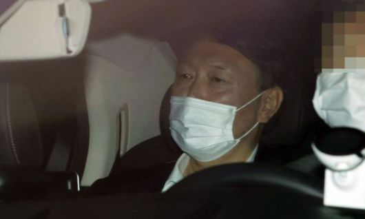 윤석열 검찰총장이 지난 20일 서울 서초구 대검찰청으로 출근하는 모습. [이미지출처=연합뉴스]