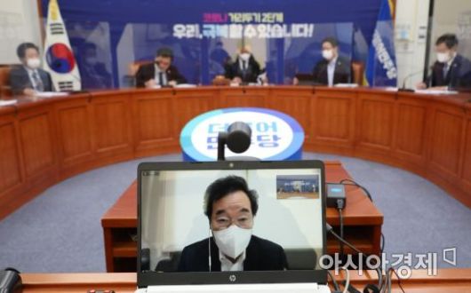 이낙연 더불어민주당 대표가 30일 국회에서 열린 최고위원회의에 화상으로 참석, 모두발언을 하고 있다./윤동주 기자 doso7@