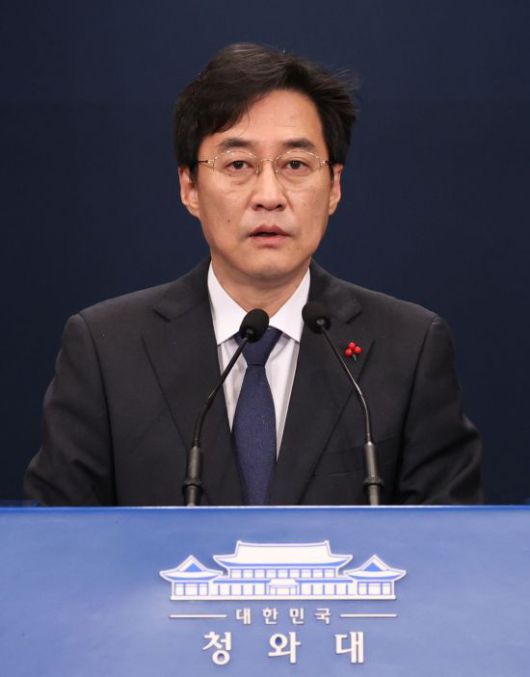 강민석 청와대 대변인이 23일 오후 청와대 춘추관 대브리핑룸에서 차관급 인사 관련 브리핑을 하고 있다. 2020.12.23 [이미지출처=연합뉴스]