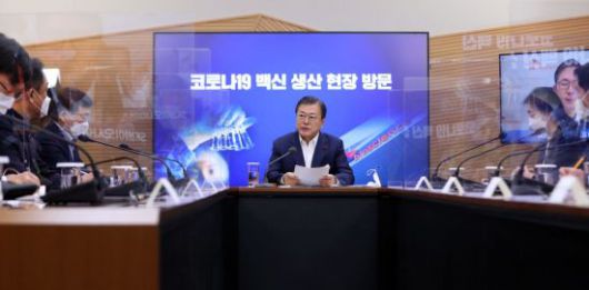 문재인 대통령이 20일 오전 경북 안동시 SK바이오사이언스 공장에서 열린 '코로나19 백신 기업 영상 간담회'에서 발언하고 있다. / 사진=연합뉴스