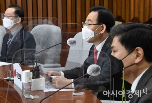 주호영 국민의힘 원내대표가 26일 국회에서 열린 원내대책회의에 참석, 모두발언을 하고 있다./윤동주 기자 doso7@