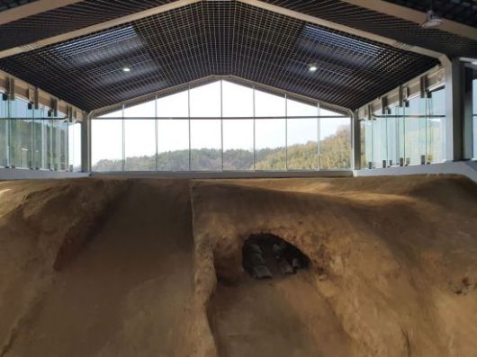 정비 후 가마 유구와 유리창 모습