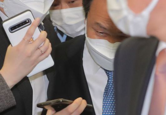 진옥동 신한은행장이 지난 3월 금융감독원에서 열린 '라임 사모펀드' 사태 관련 2차 제재심의위원회에 출석하고 있다. [이미지출처=연합뉴스]