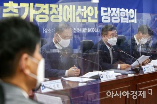 윤호중 더불어민주당 원내대표가 29일 국회 의원회관에서 열린 '2021 제2차 추가경정예산안 당정협의'에 참석, 모두발언을 하고 있다./윤동주 기자 doso7@
