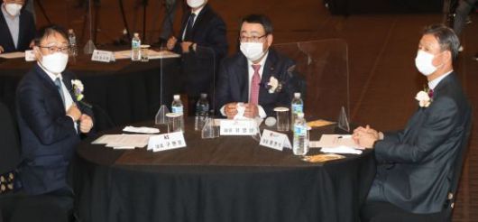 (왼쪽부터)구현모 KT대표, 유영상 SK텔레콤 대표, 황현식 LG유플러스 대표. [이미지출처=연합뉴스]